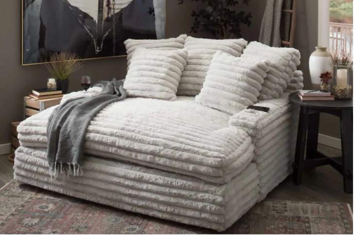 Who Wants To Buy A Modern Fluffy Sofa At A Low Price Swipit   Fiuff Sofa 